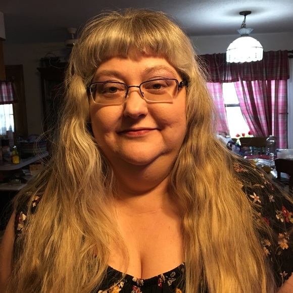 Meet your Posher, Melissa - Picture 2 of 2